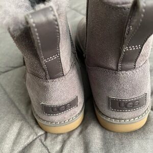 UGGS